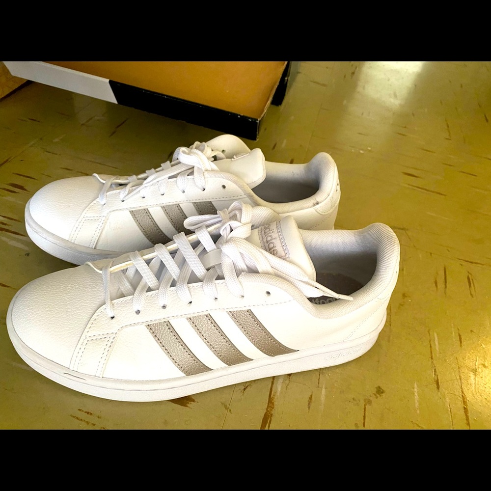 Adidas Sneakers